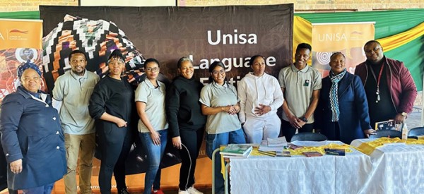 The%20Unisa%20Language%20Festival%20roadshow%20team%20together%20with%20teachers%20from%20Tetlano%20Secondary%20School%20in%20Mahikeng,%20North%20West%20Province